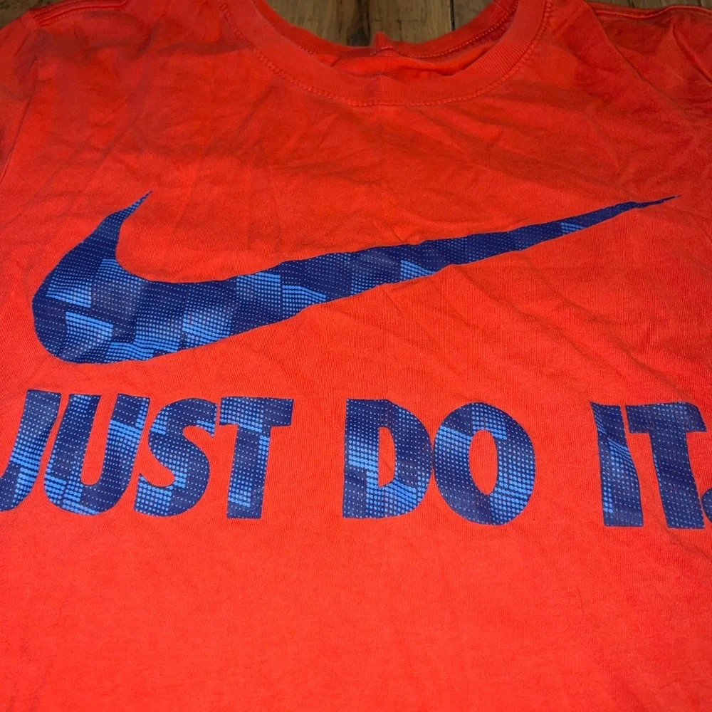 nike tee - Picture 2 of 4